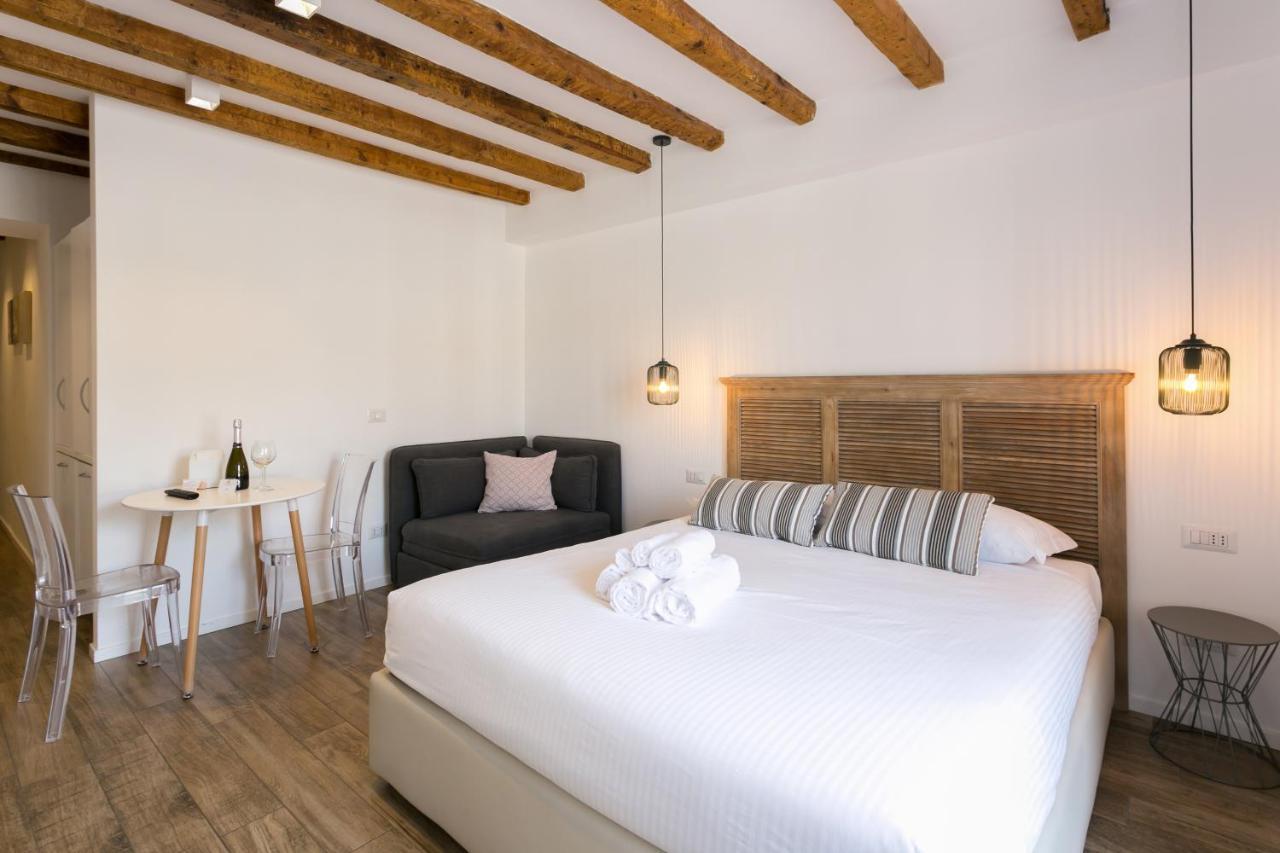 Navigli - Vigevano 45 & Casale 3A Studios ميلان الغرفة الصورة